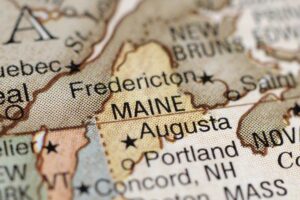 A map of the eastern US pinpoints Maine and it's bordering states