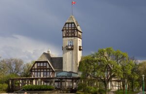 A government building in Winnipeg, Manitoba flying the Canadian flag with green space in front